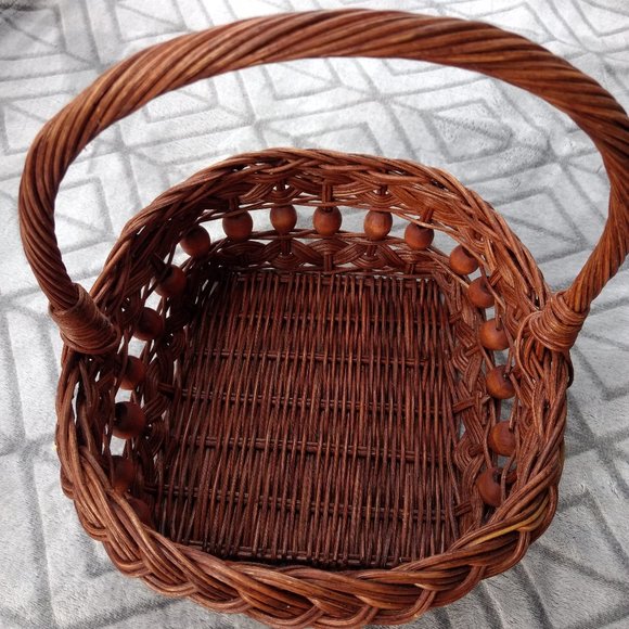 Wicker Basket With Wooden Beads - Picture 3 of 7